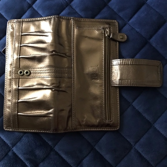 Gold Fossil Wallet - Picture 3 of 6
